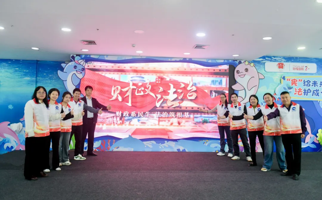 弘扬宪法精神 筑牢法治根基